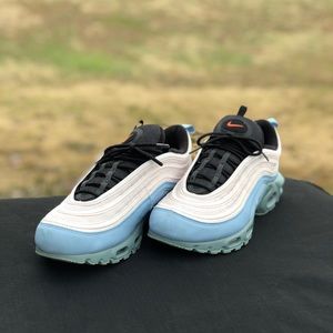 air max plus layer cake